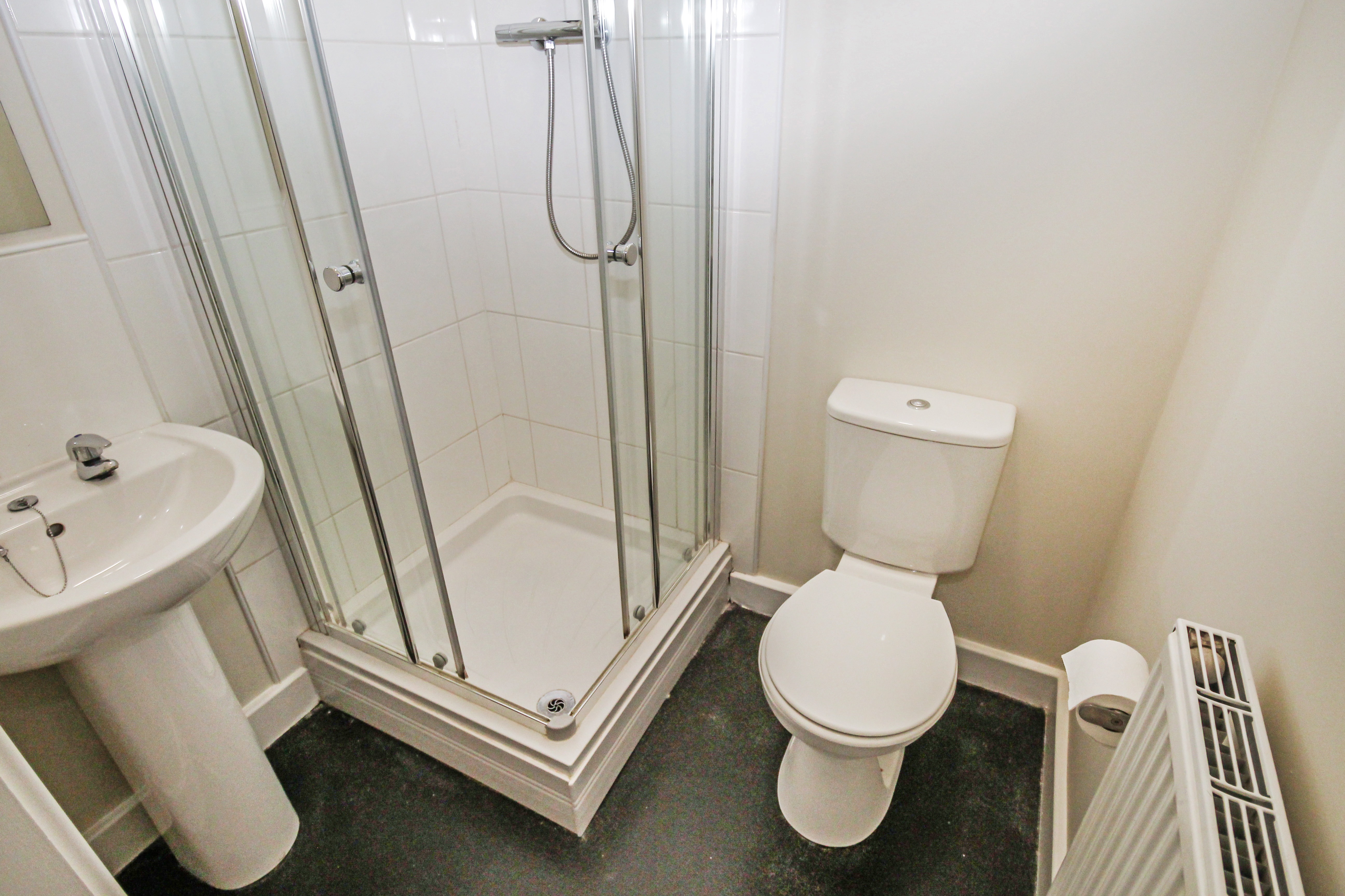 BILLS INCLUDED – Clarendon Road, City Centre, Leeds, LS2