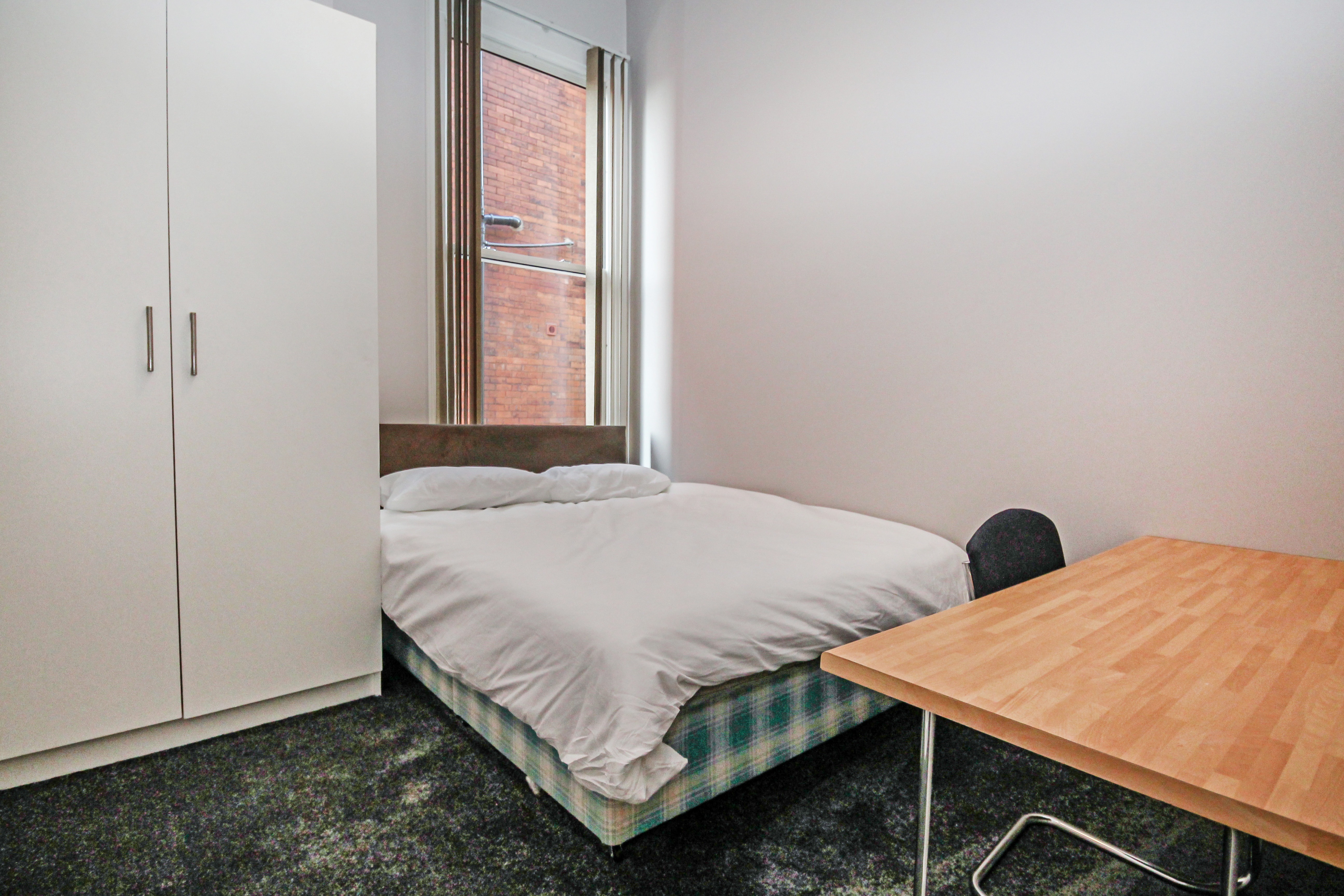 BILLS INCLUDED – Clarendon Road, City Centre, Leeds, LS2