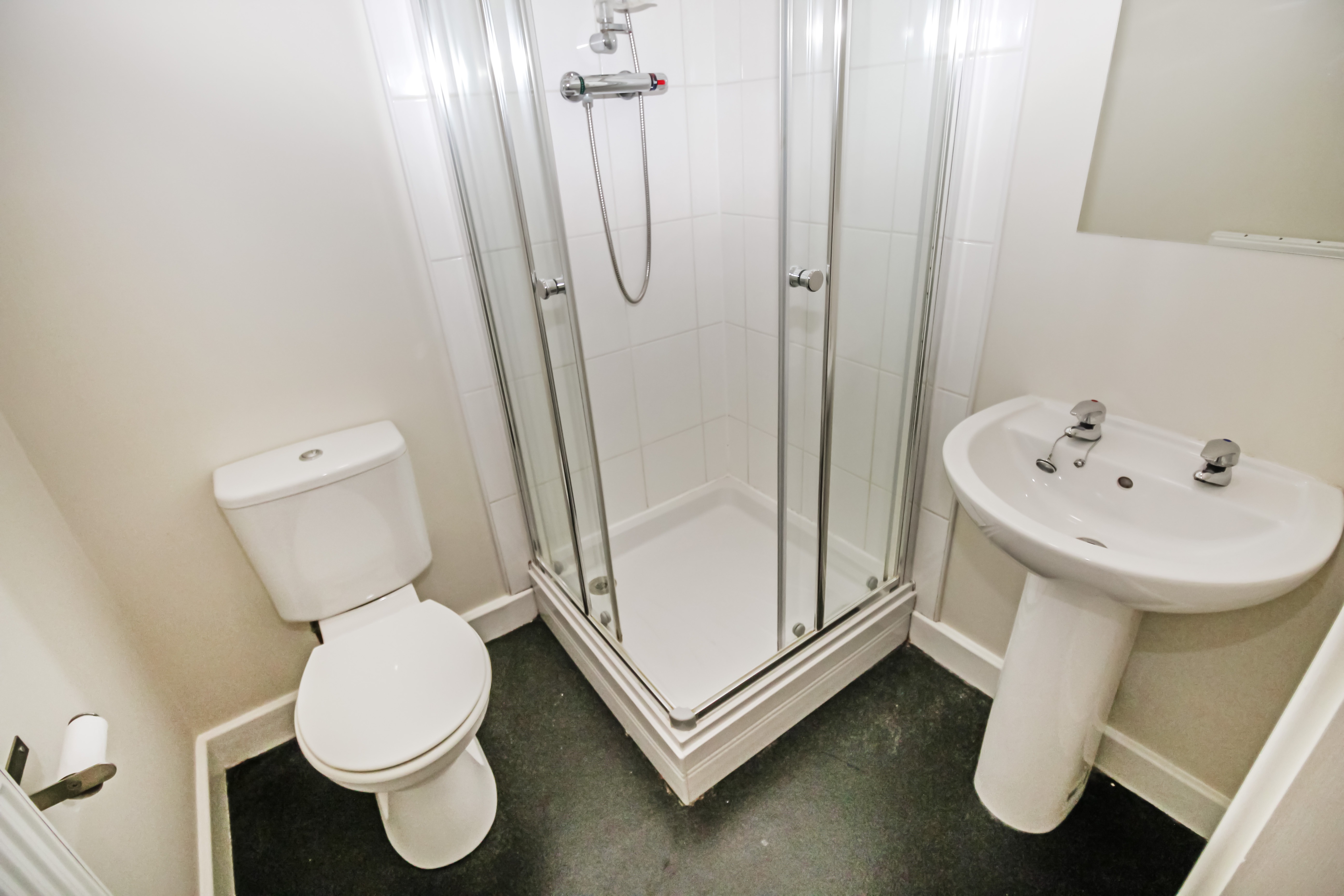 BILLS INCLUDED – Clarendon Road, City Centre, Leeds, LS2