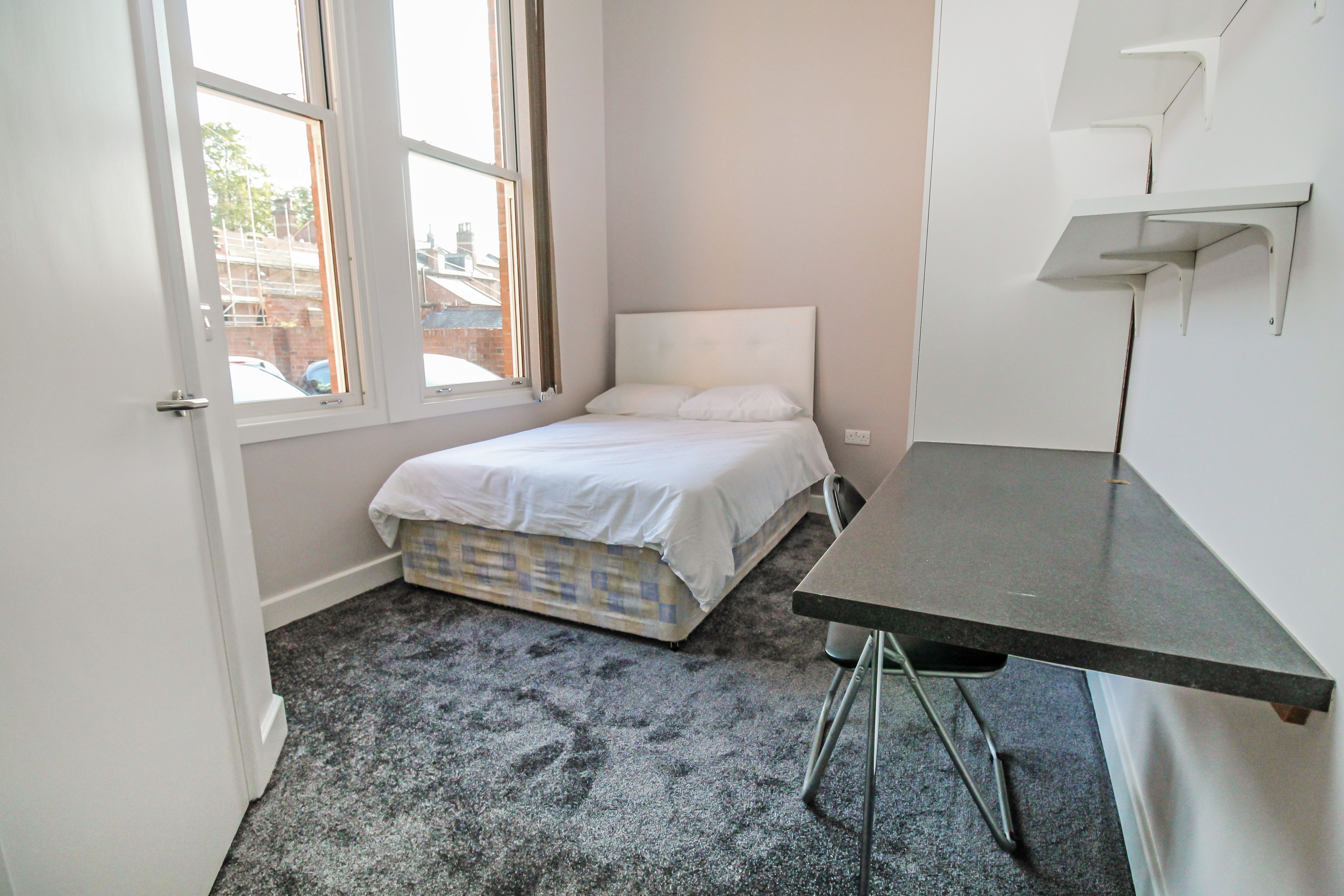 BILLS INCLUDED – Clarendon Road, City Centre, Leeds, LS2