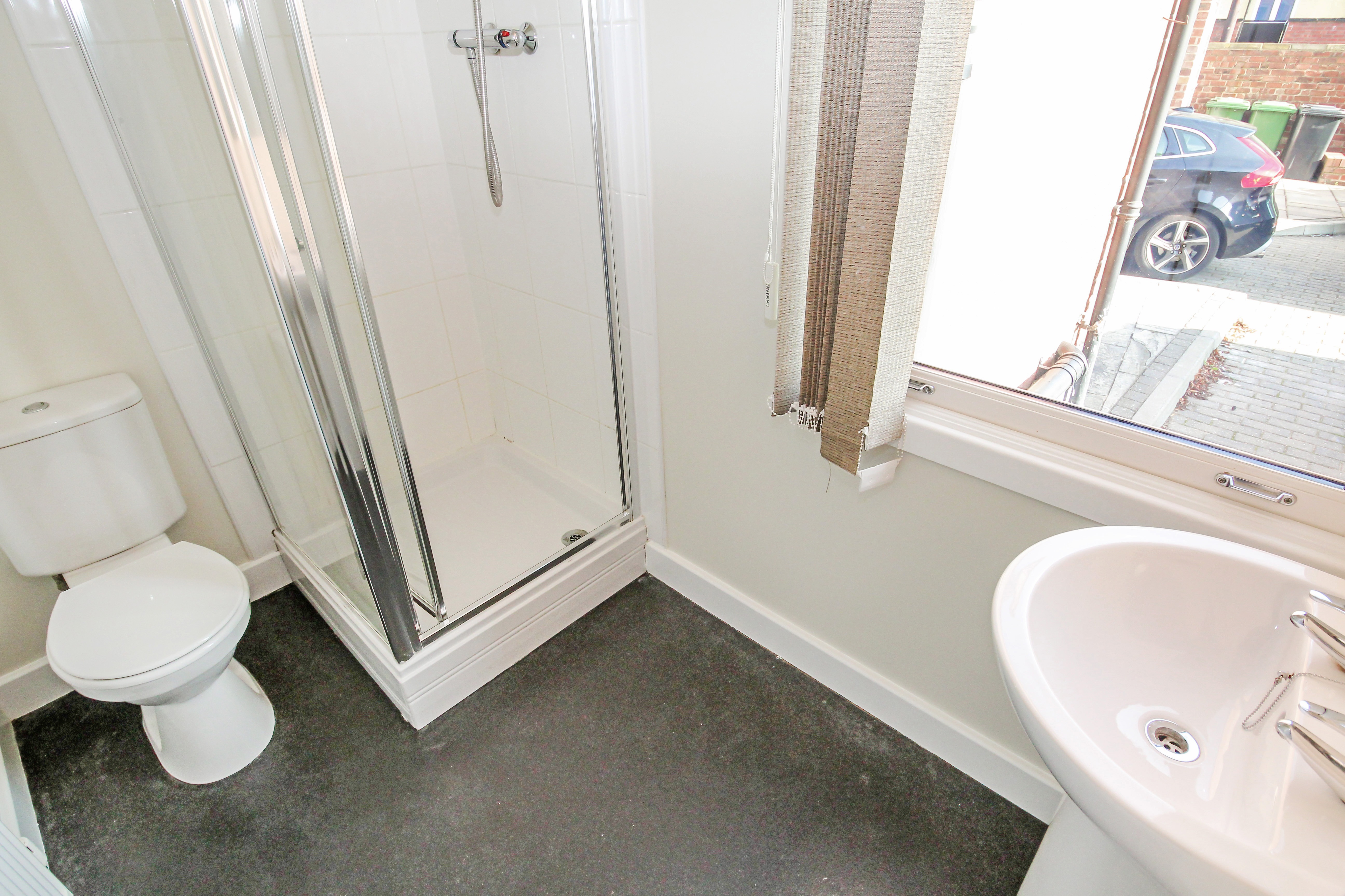BILLS INCLUDED – Clarendon Road, City Centre, Leeds, LS2