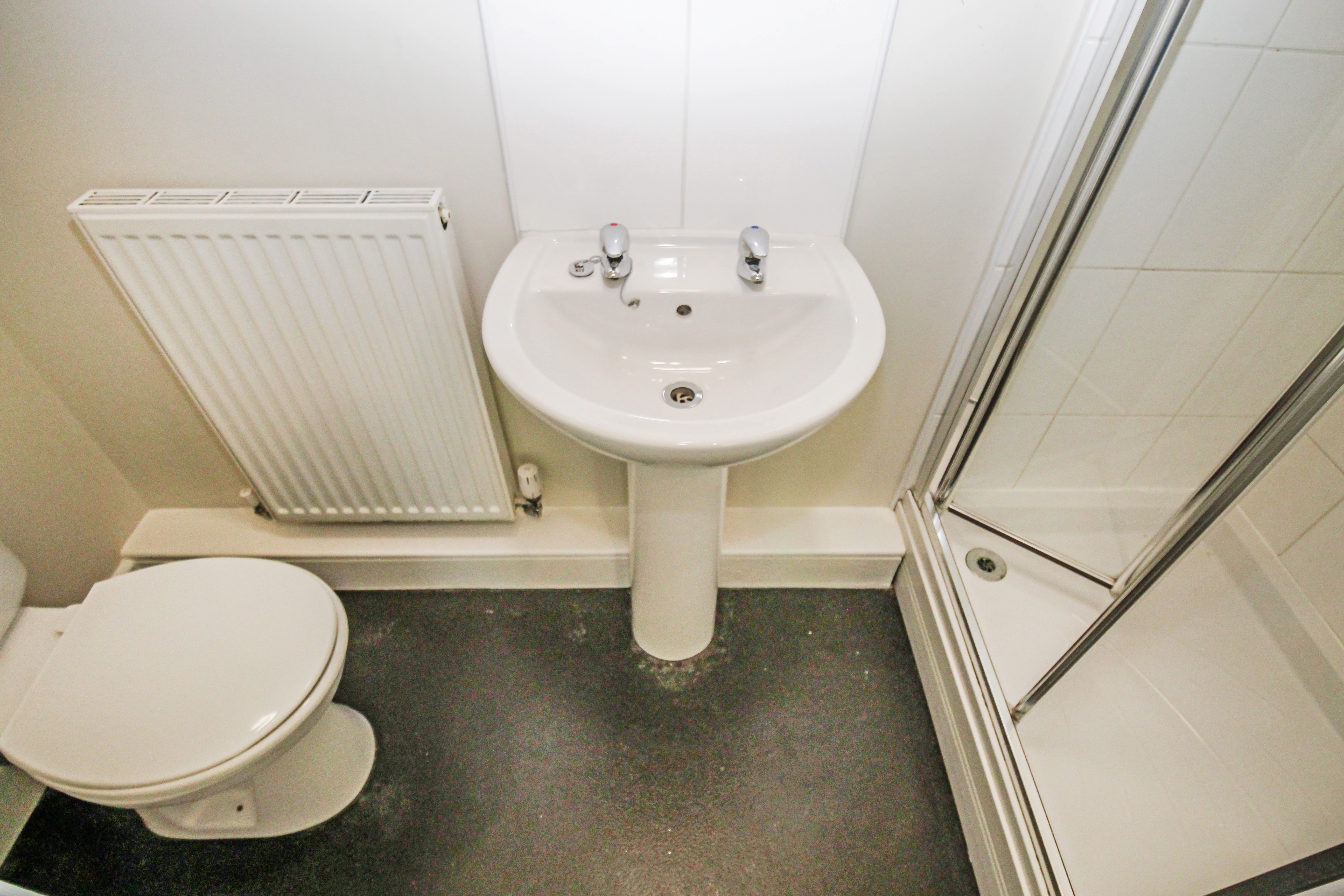 BILLS INCLUDED – Clarendon Road, City Centre, Leeds, LS2