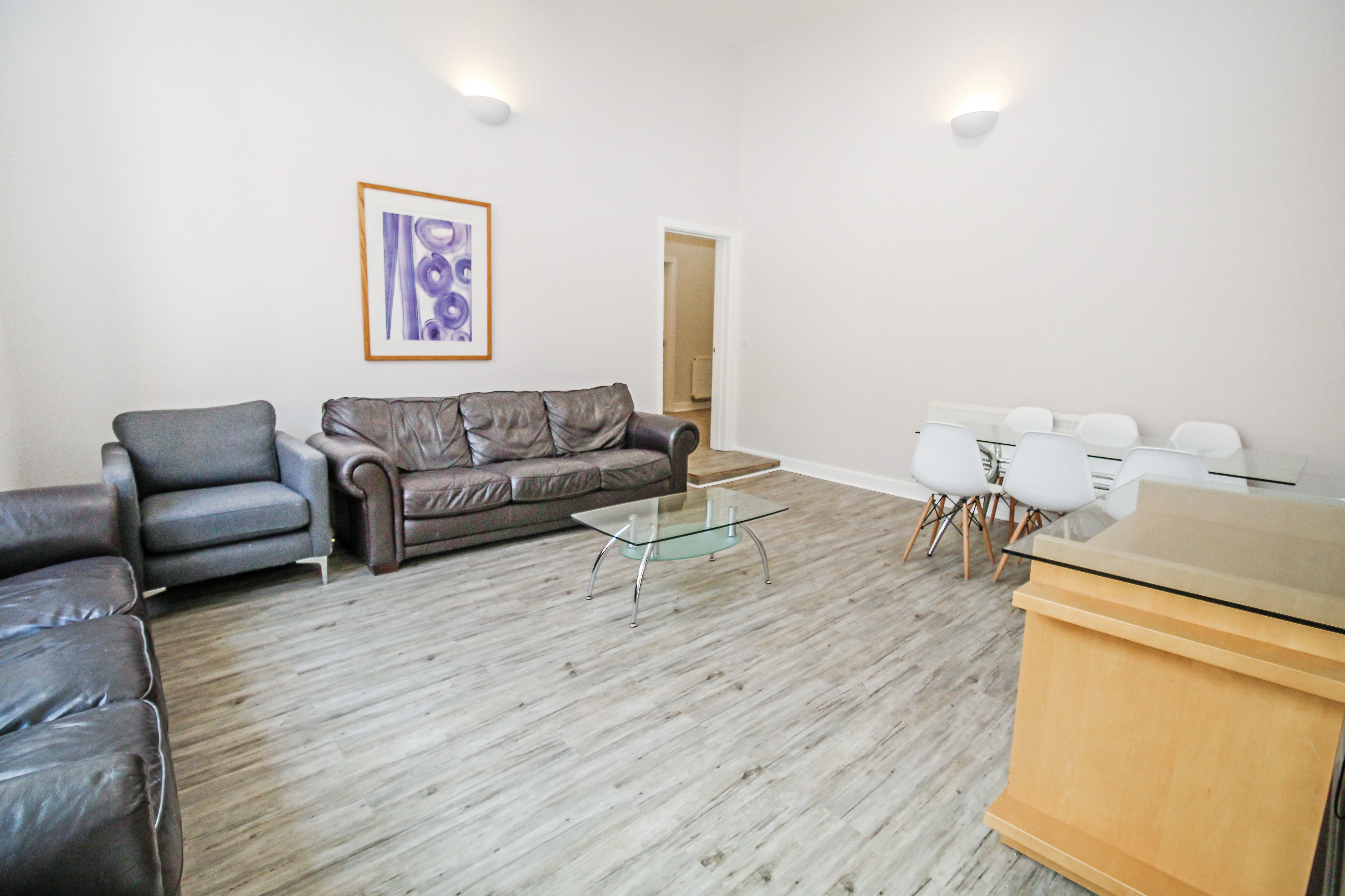 BILLS INCLUDED – Clarendon Road, City Centre, Leeds, LS2