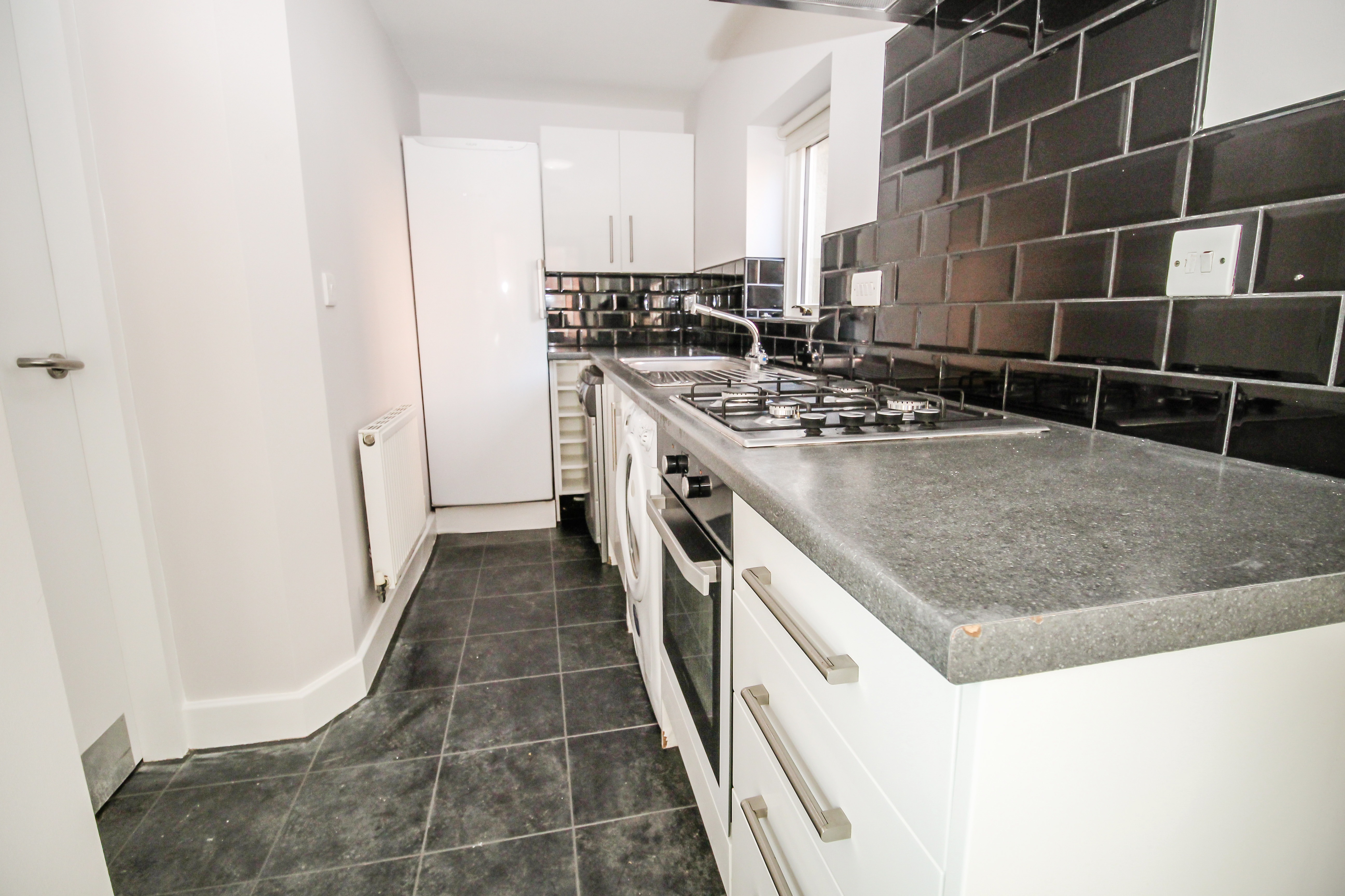 BILLS INCLUDED – Clarendon Road, City Centre, Leeds, LS2