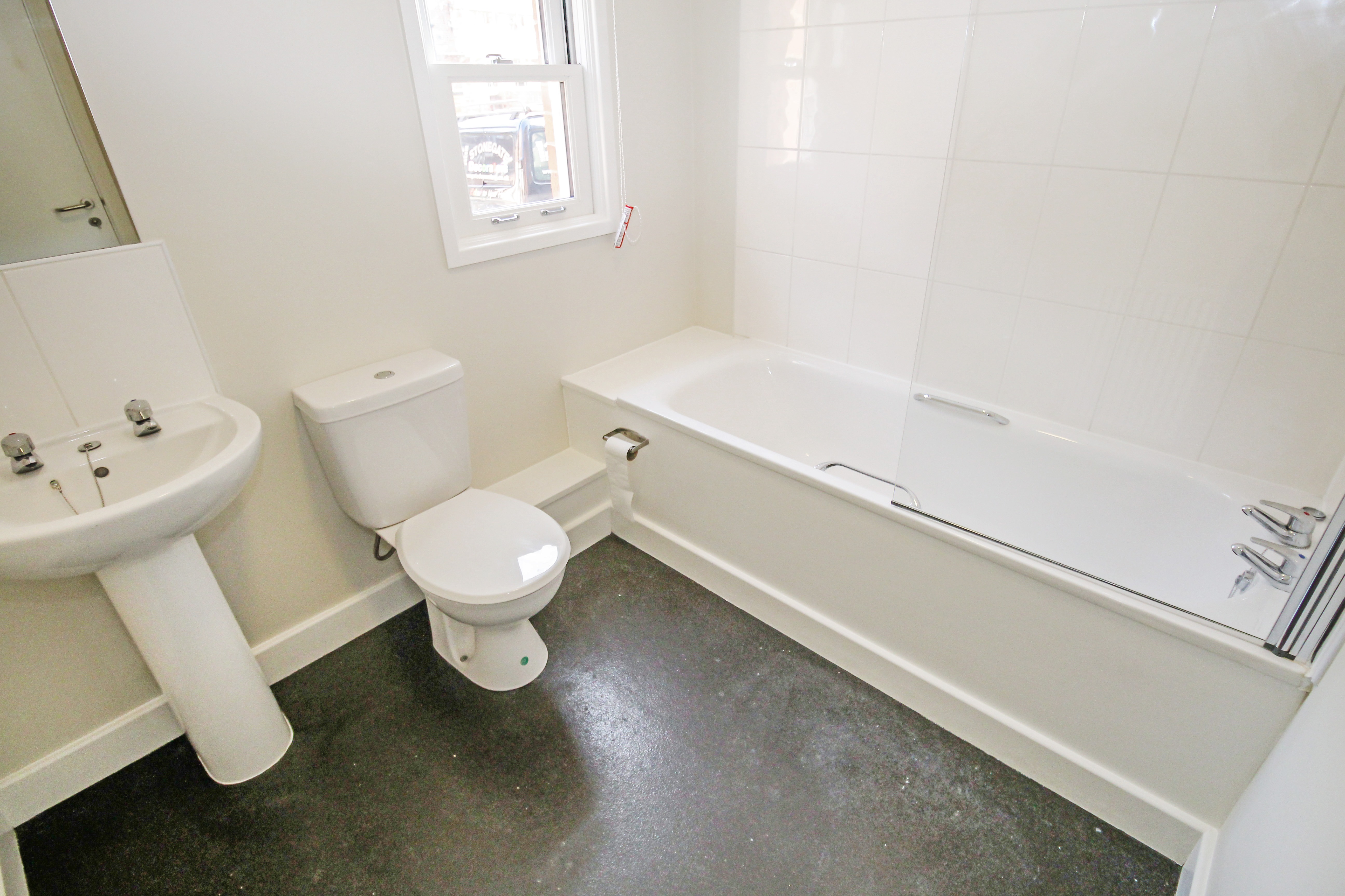 BILLS INCLUDED – Clarendon Road, City Centre, Leeds, LS2