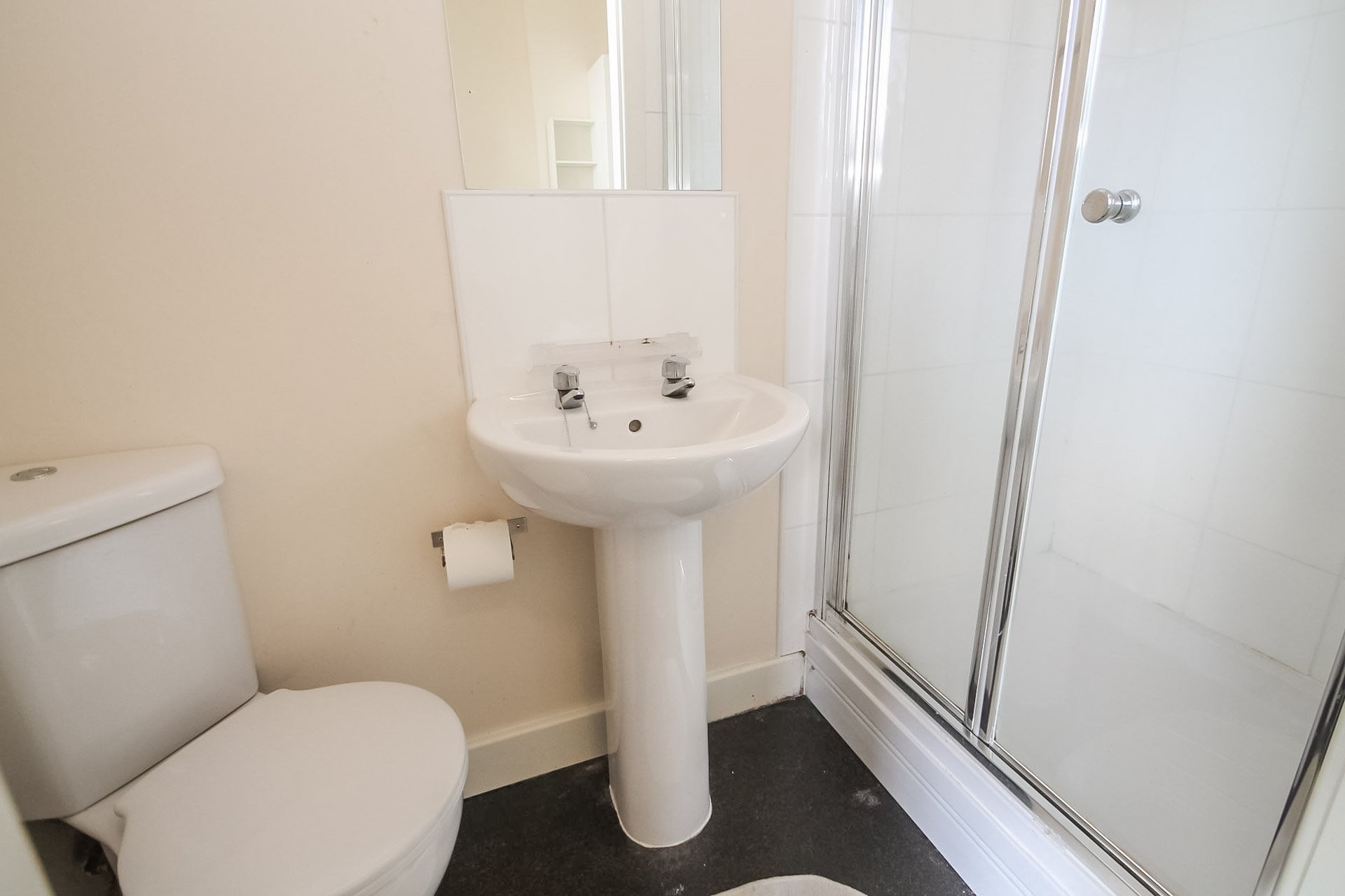 BILLS INCLUDED – Clarendon Road, City Centre, Leeds, LS2