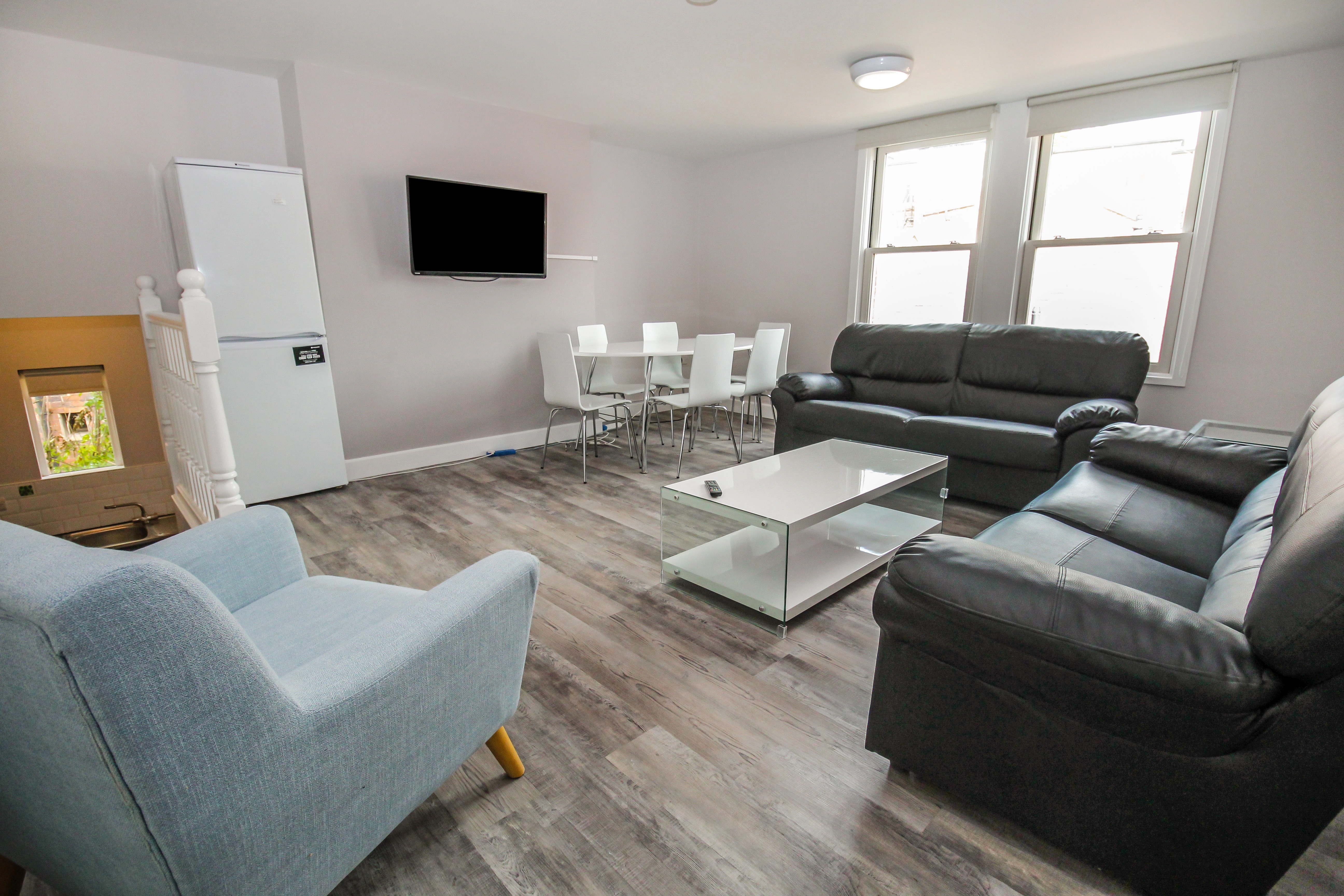 BILLS INCLUDED – Clarendon Road, City Centre, Leeds, LS2