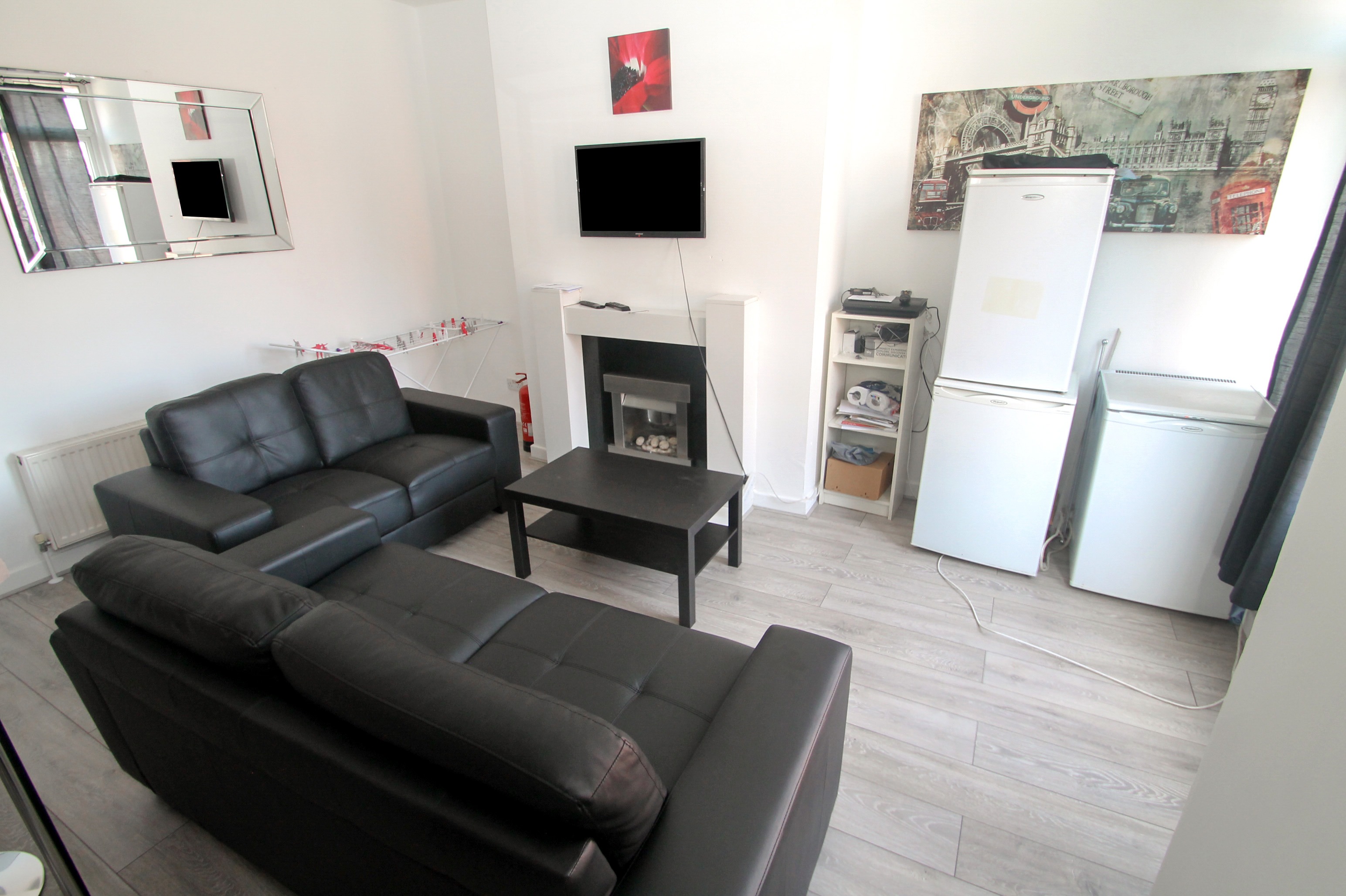 BILLS INCLUDED – Lumley Avenue, Burley, Leeds, LS4