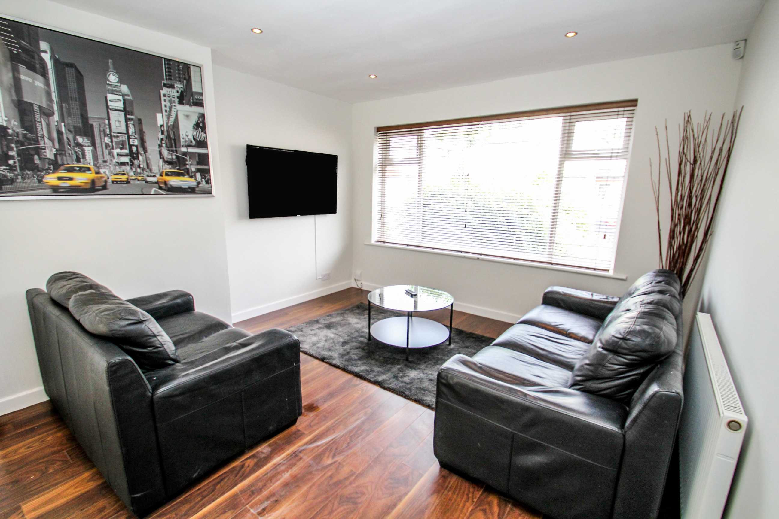 BILLS INCLUDED – St Annes Drive, Burley, Leeds, LS4