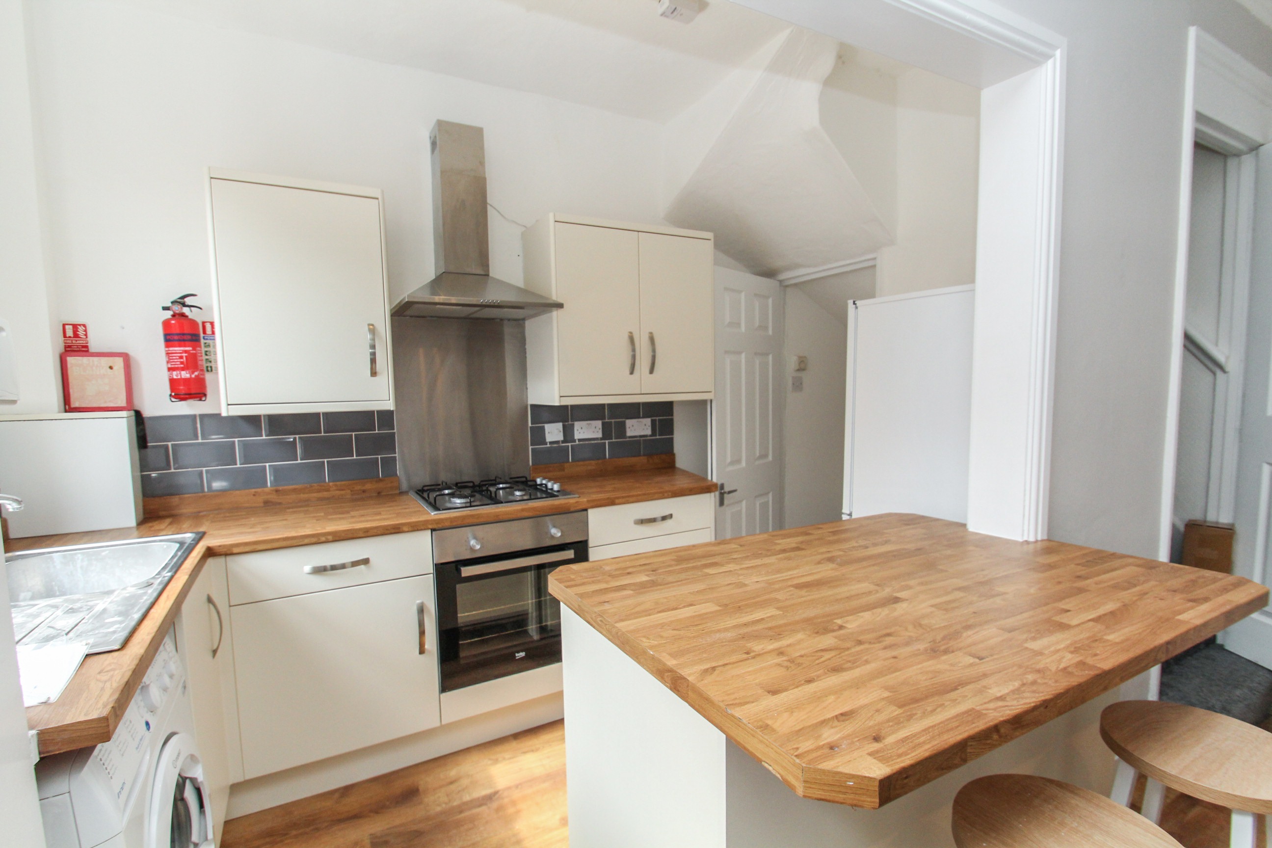 BILLS INCLUDED – Harold View, Hyde Park, Leeds, LS6
