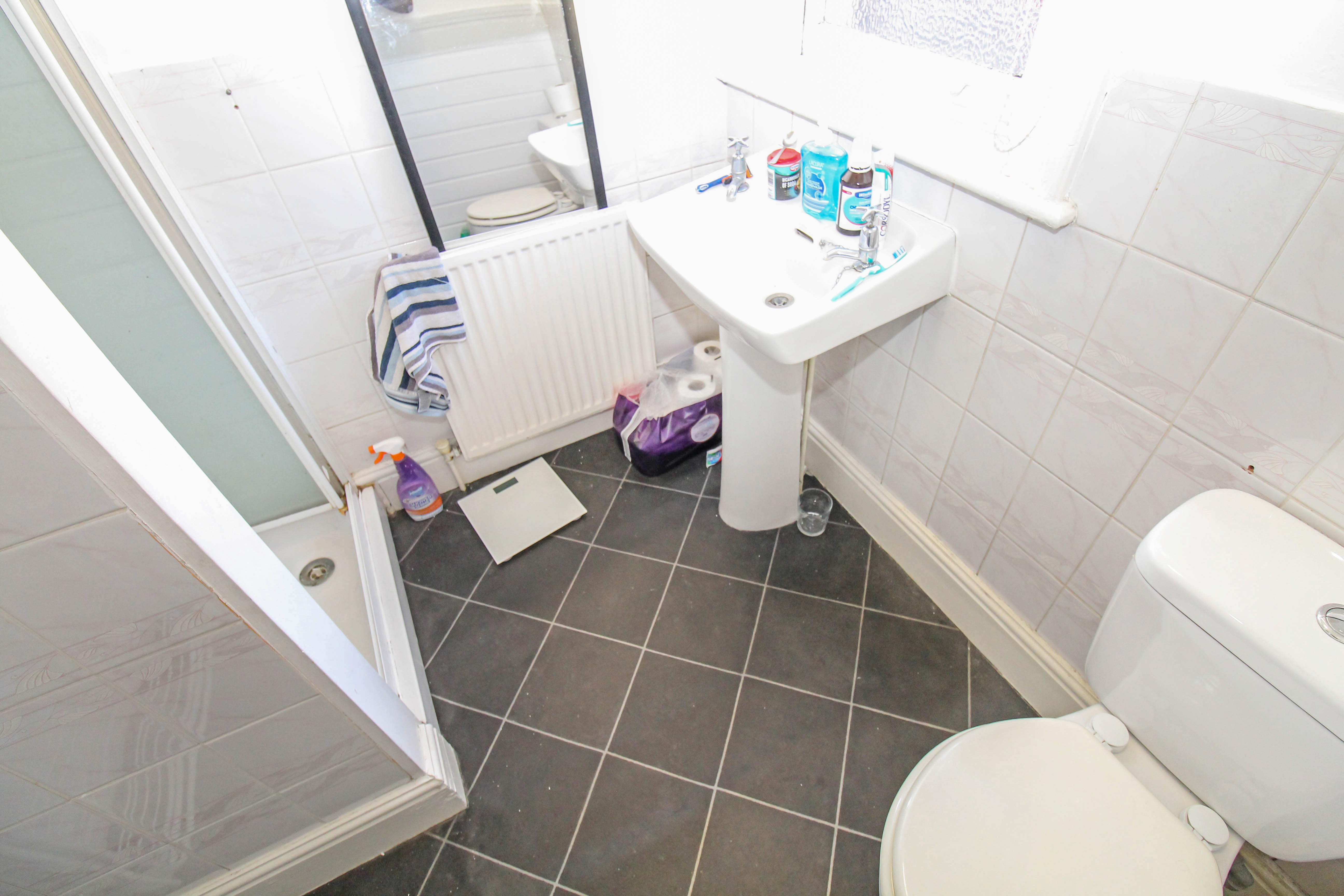 BILLS INCLUDED – Estcourt Avenue, Headingley, Leeds, LS6