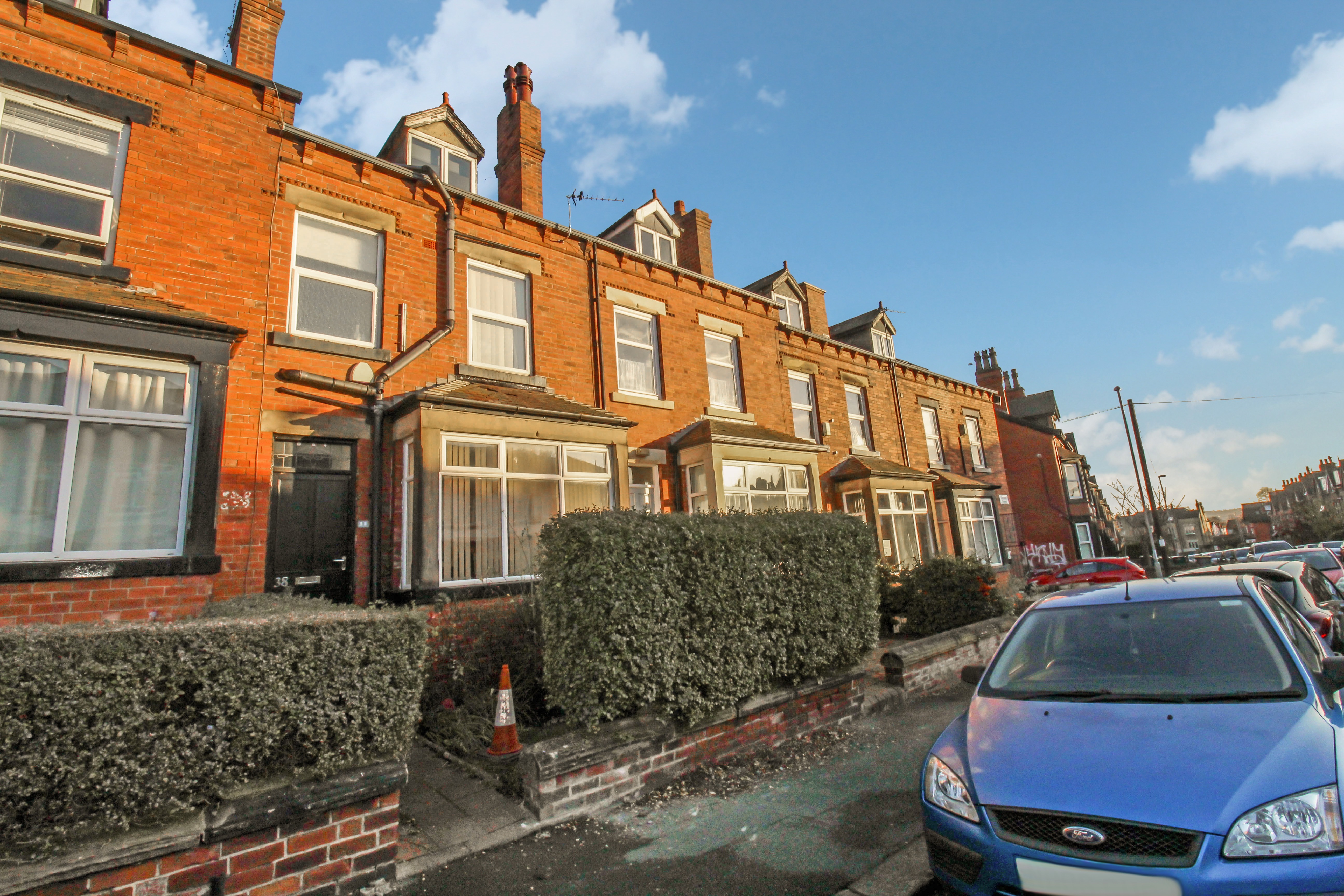 BILLS INCLUDED – Estcourt Avenue, Headingley, Leeds, LS6