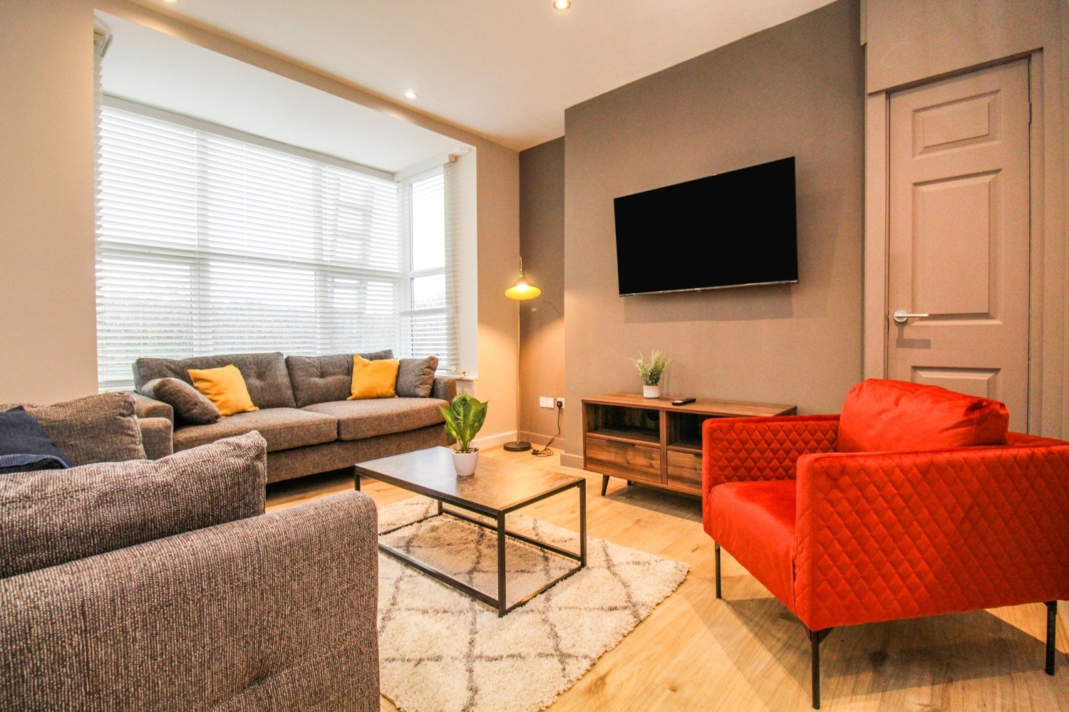 BILLS INCLUDED – Melville Place, Woodhouse, Leeds, LS6