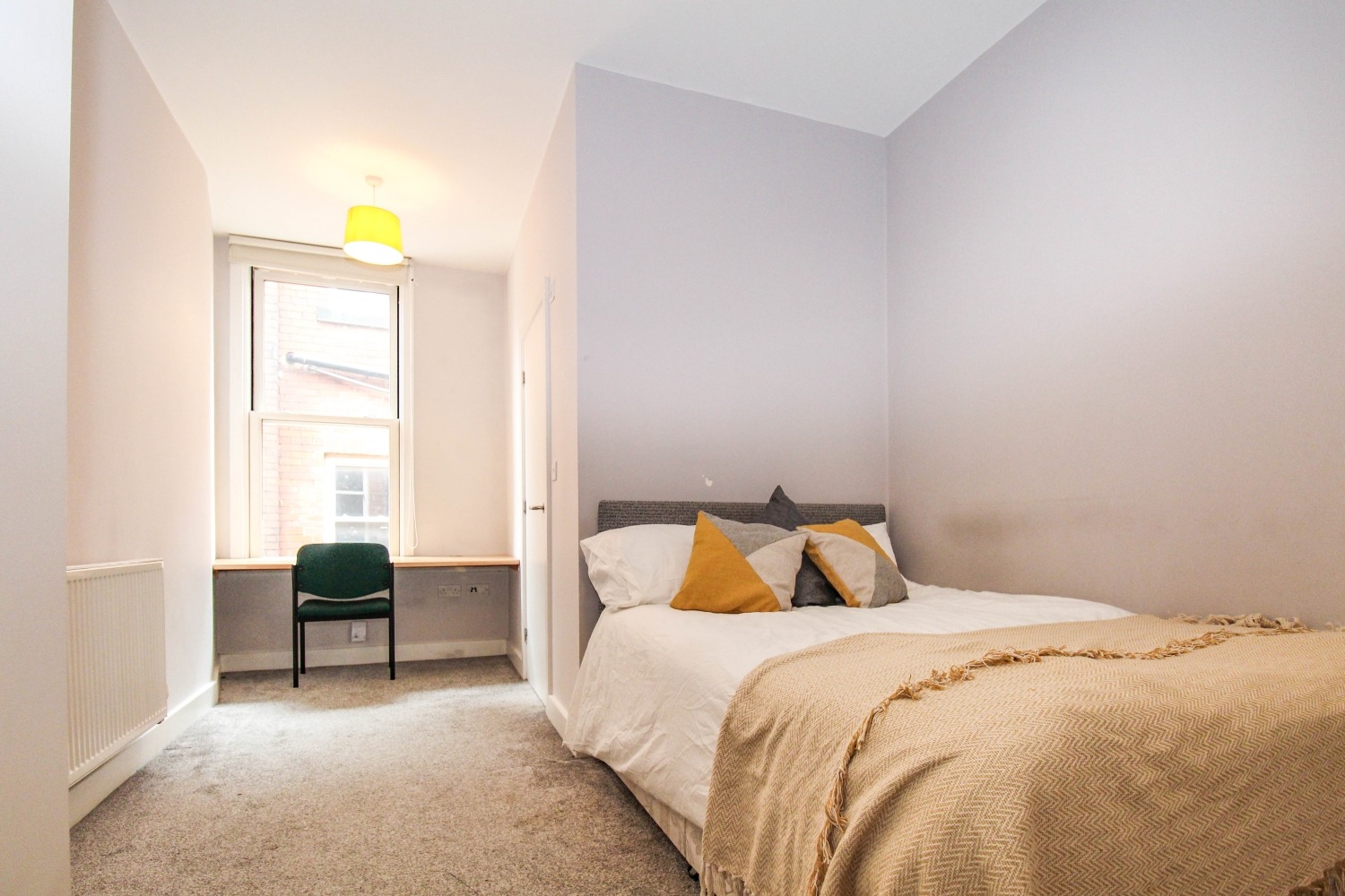 BILLS INCLUDED – Clarendon Road, City Centre, Leeds, LS2