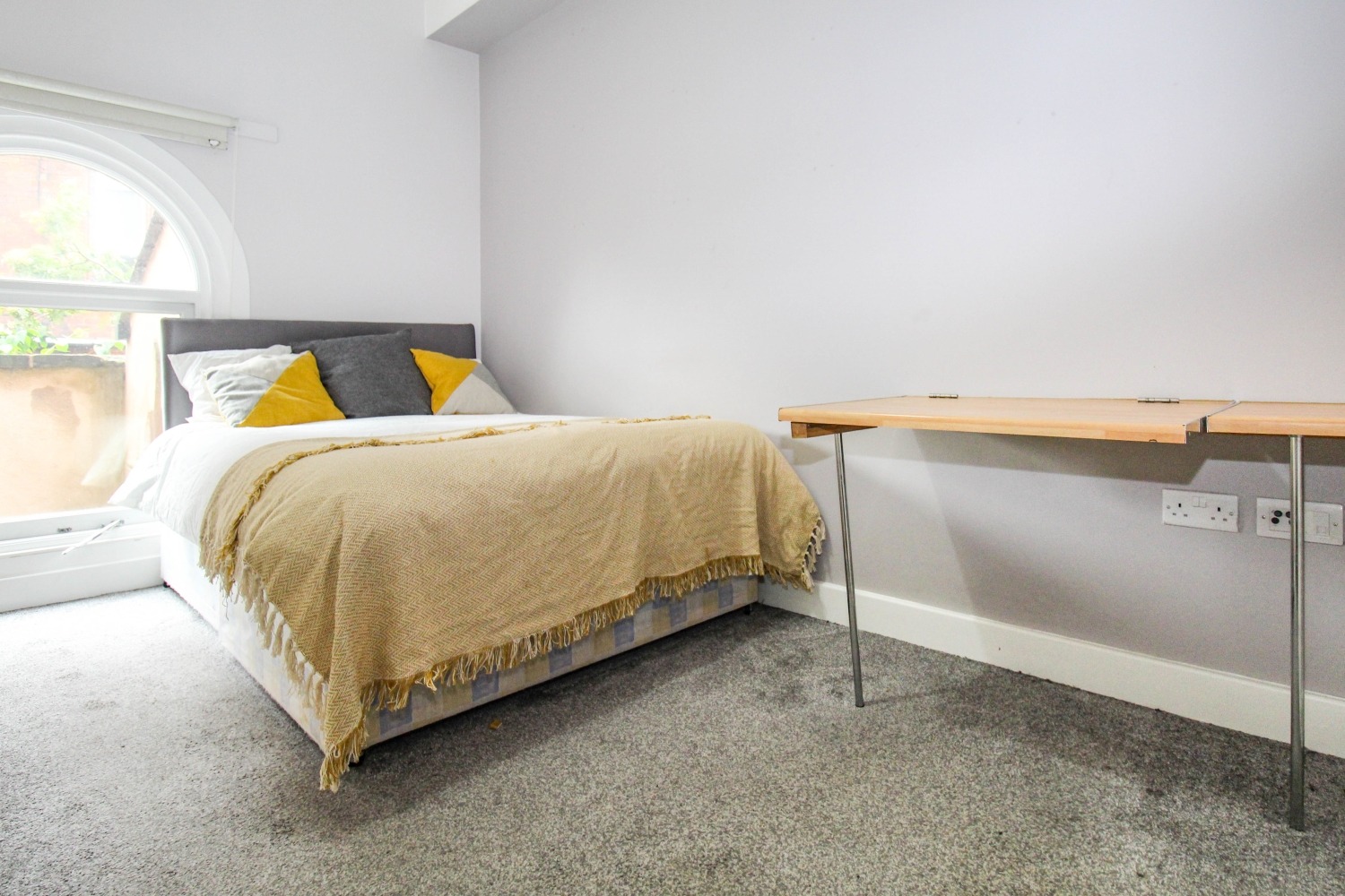 BILLS INCLUDED – Clarendon Road, City Centre, Leeds, LS2