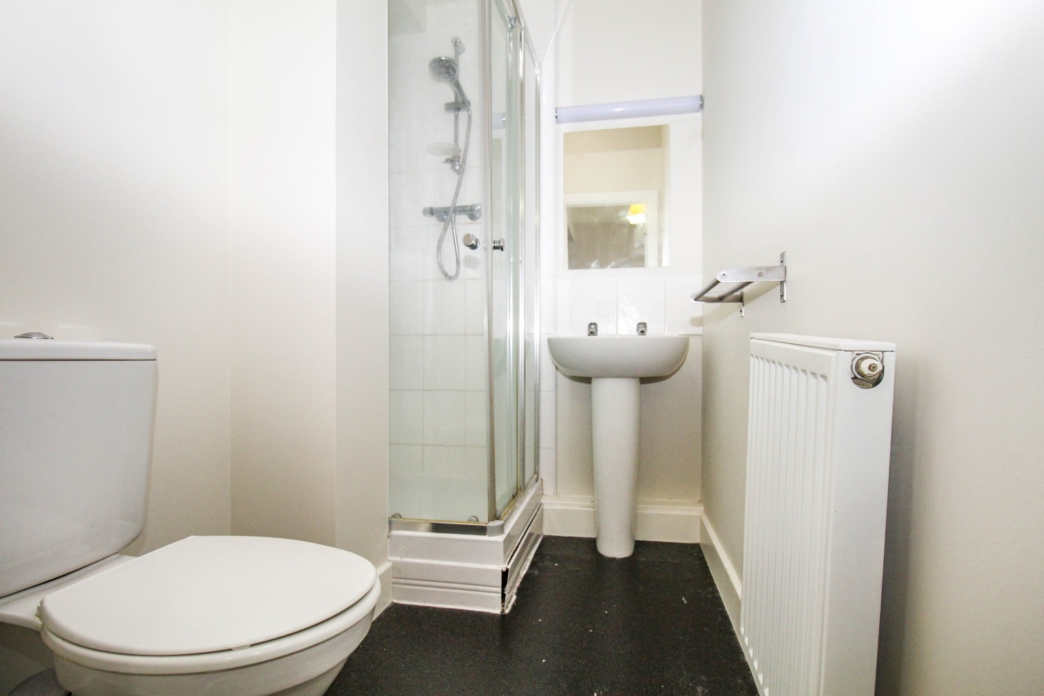 BILLS INCLUDED – Clarendon Road, City Centre, Leeds, LS2