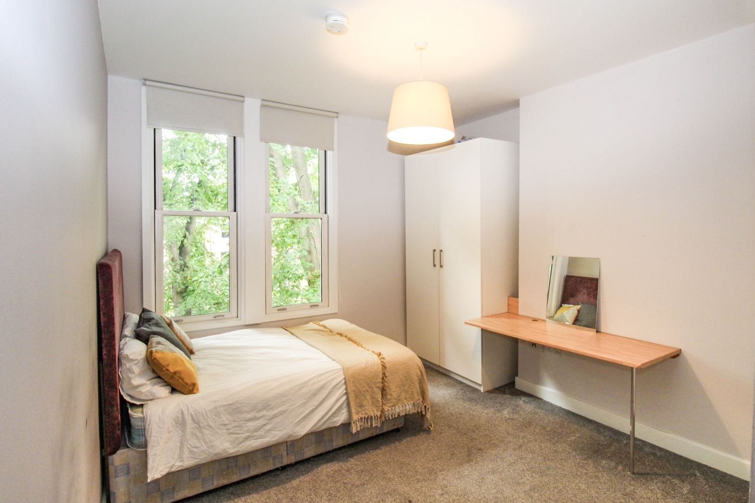 BILLS INCLUDED – Clarendon Road, City Centre, Leeds, LS2
