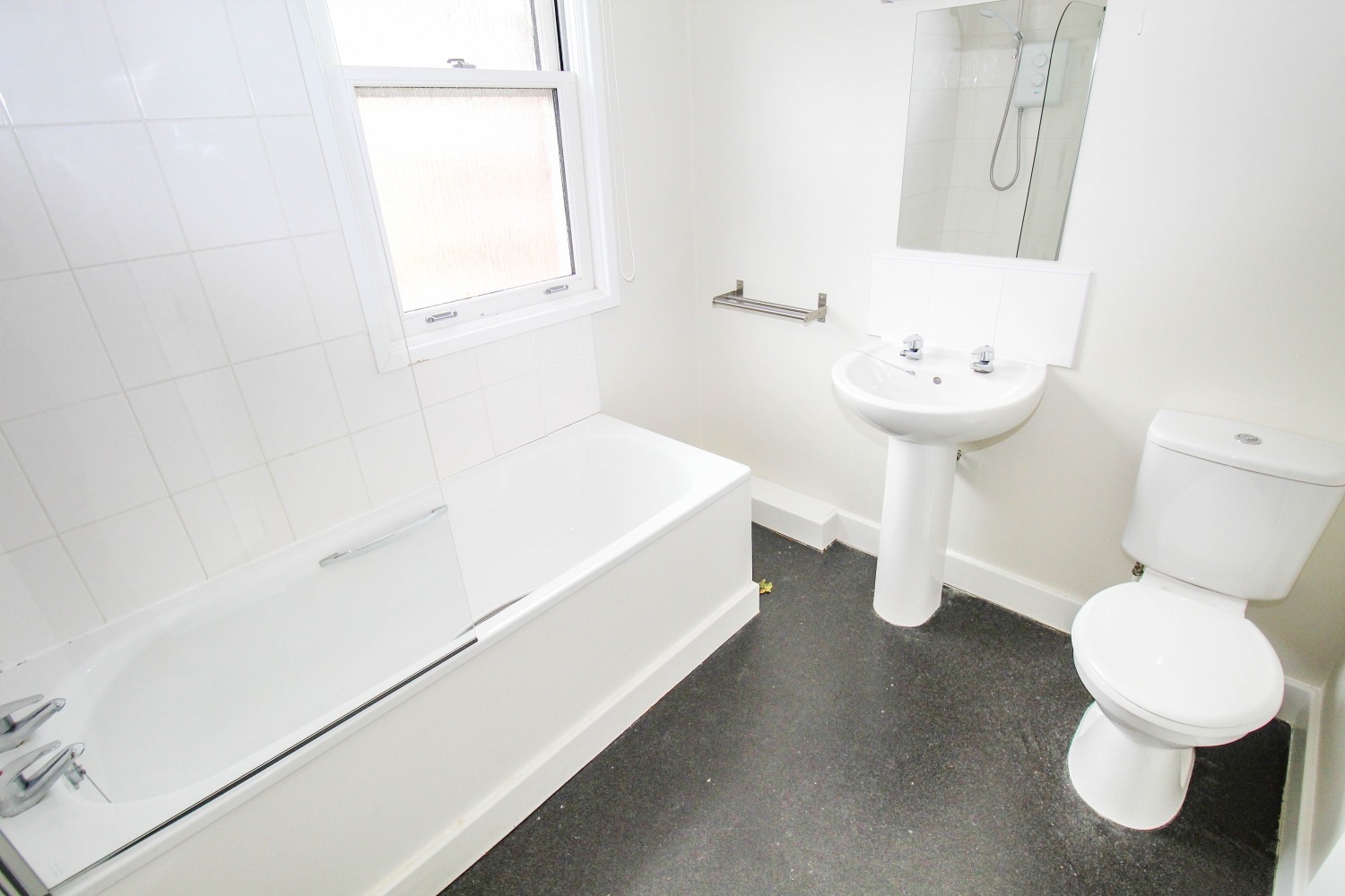 BILLS INCLUDED – Clarendon Road, City Centre, Leeds, LS2