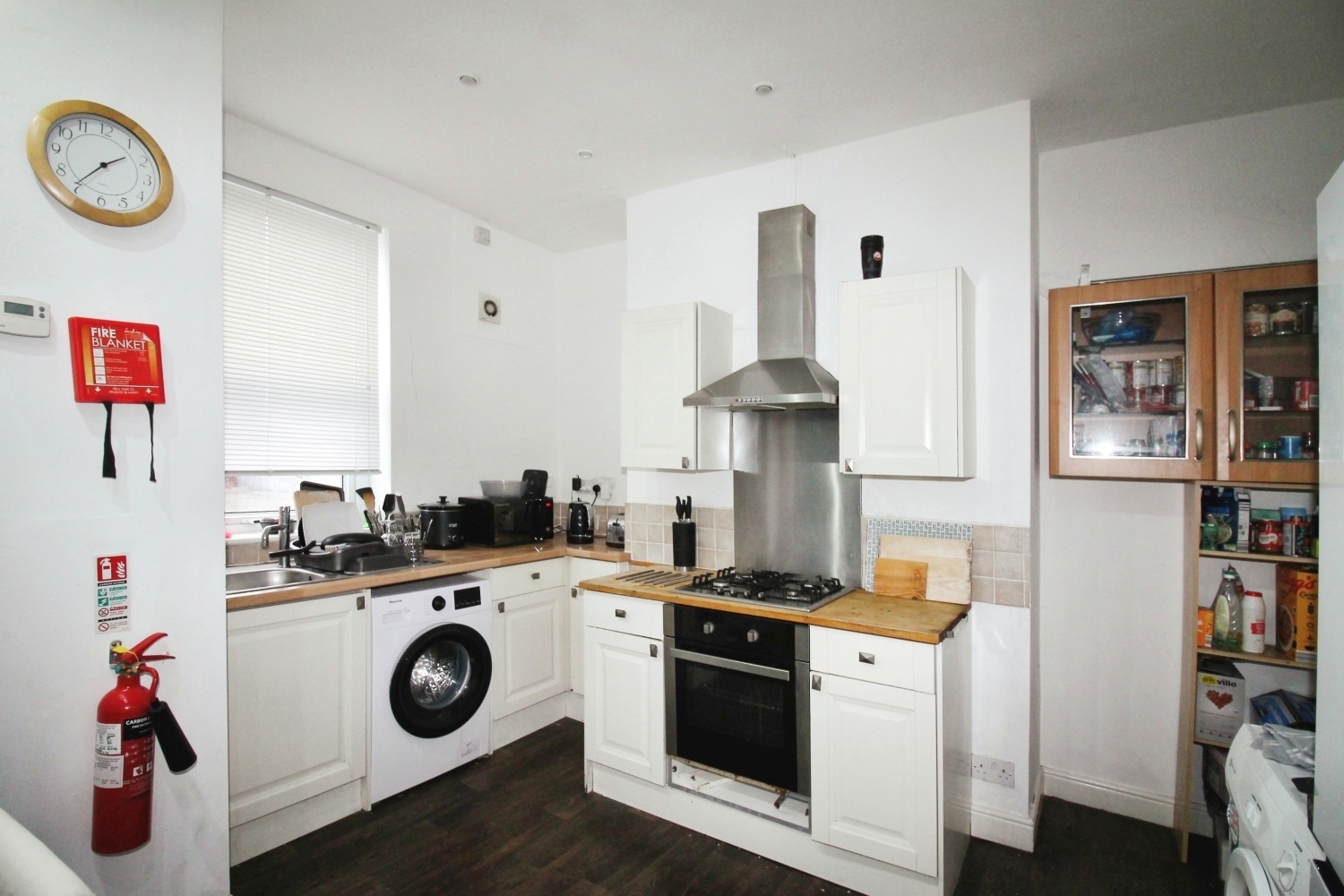 BILLS INCLUDED – St. Anns Avenue, Burley, Leeds, LS4