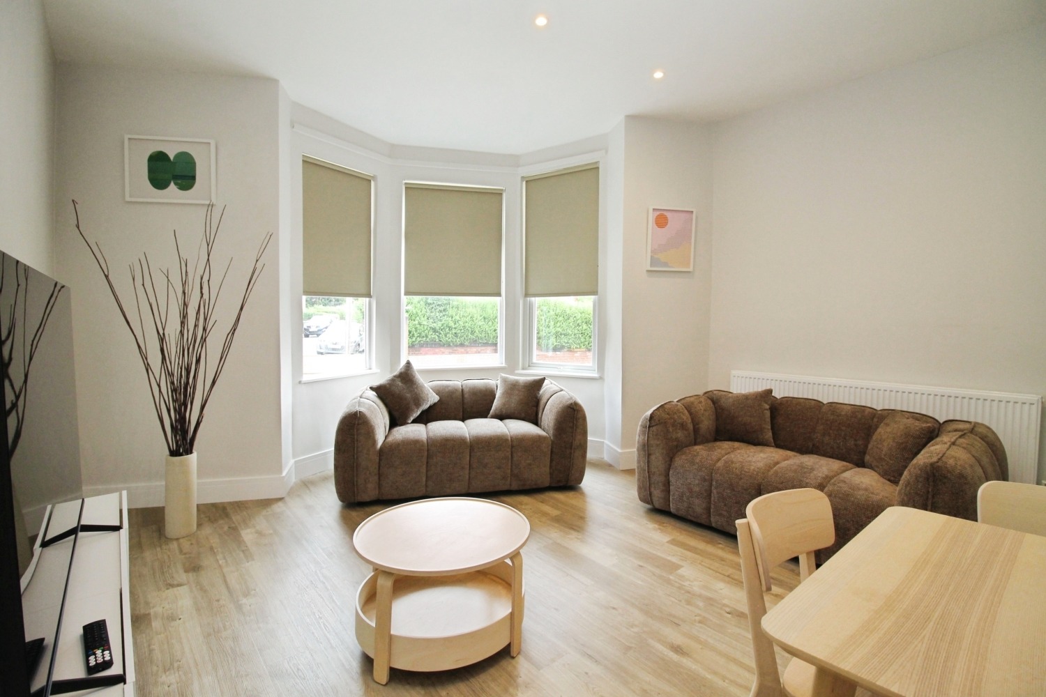 BILLS INCLUDED – Beechwood Terrace, Burley, Leeds, LS4