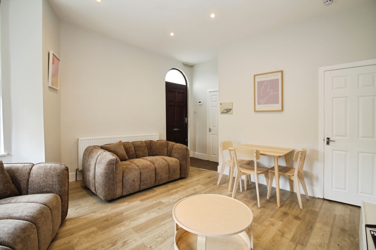 BILLS INCLUDED – Beechwood Terrace, Burley, Leeds, LS4