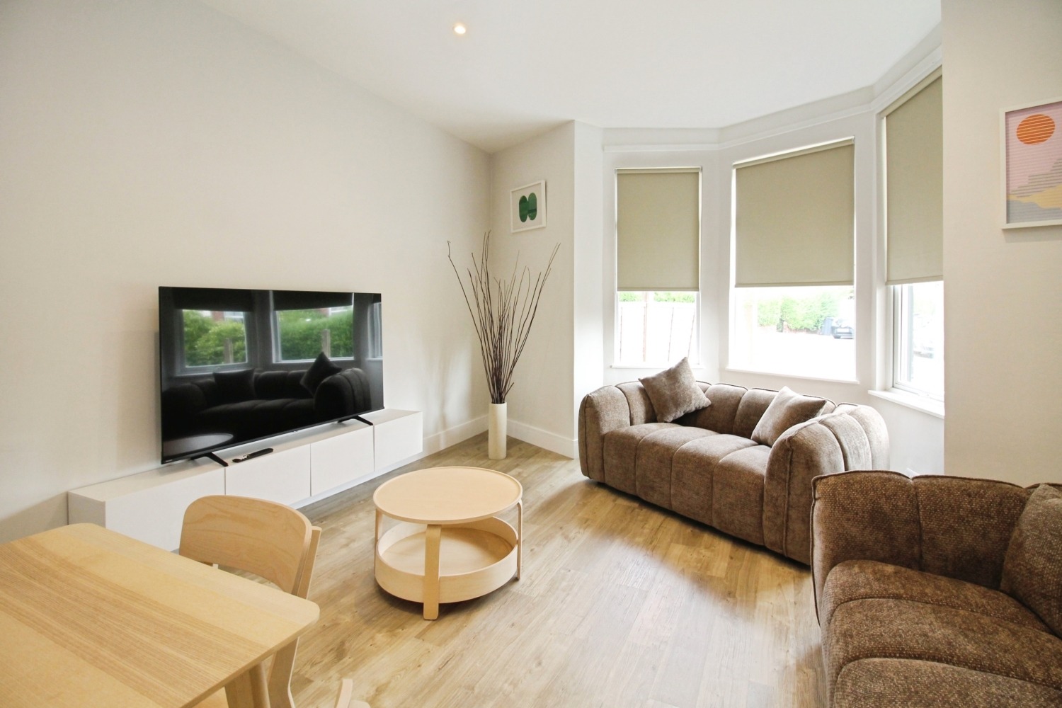 BILLS INCLUDED – Beechwood Terrace, Burley, Leeds, LS4